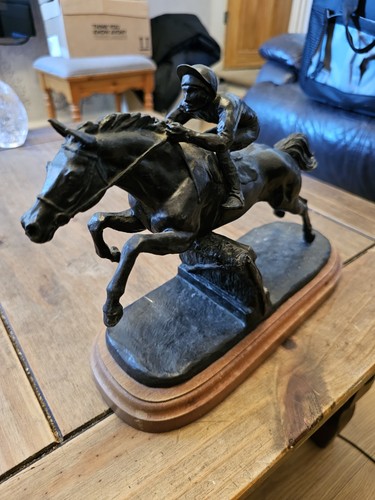 Bronze sculpture great detail - bronze,