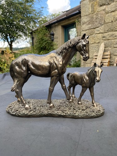 Bronze effect mare and - effect,