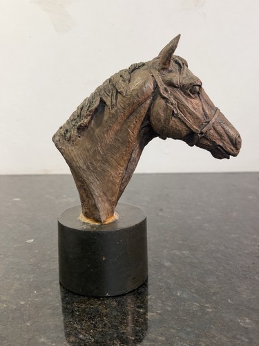 Horse head sculpture - sculpture, bronze