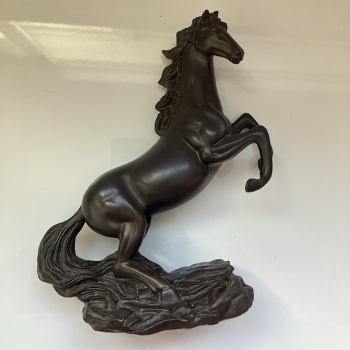 Black resin rearing horse - black,